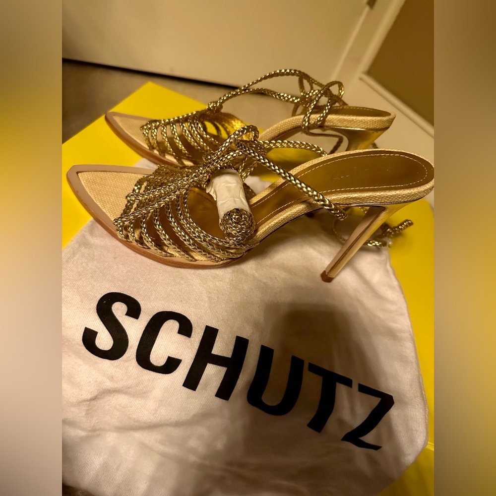 NEW - Schultz Adele sandals … gold .. size US 10.. never worn